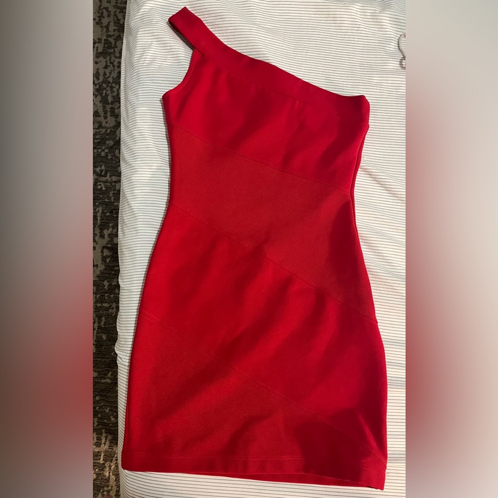 Red dress - Picture 2 of 2
